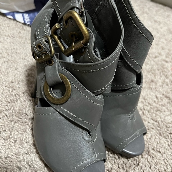 Aldo grey heels with buckle stilettos - Picture 2 of 4